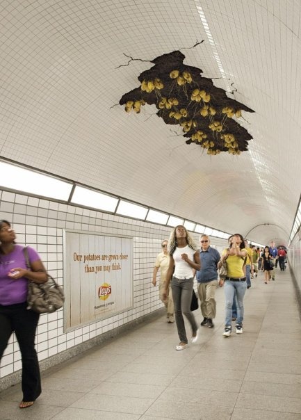 Реклама Lay's в метро