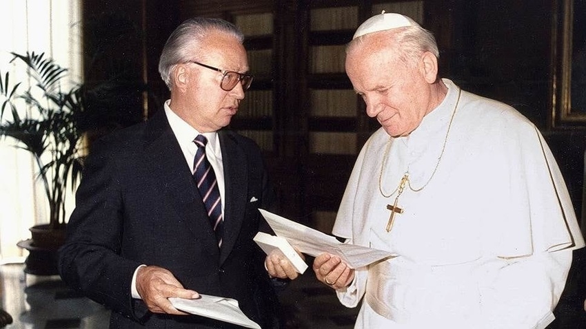 BC9779AF-6D95-4BE6-AFF0-8F136FB0D33D